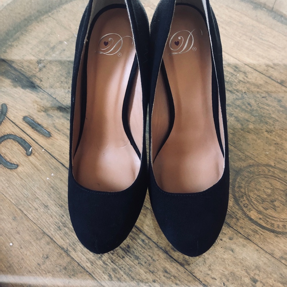 Delicious brand heels.